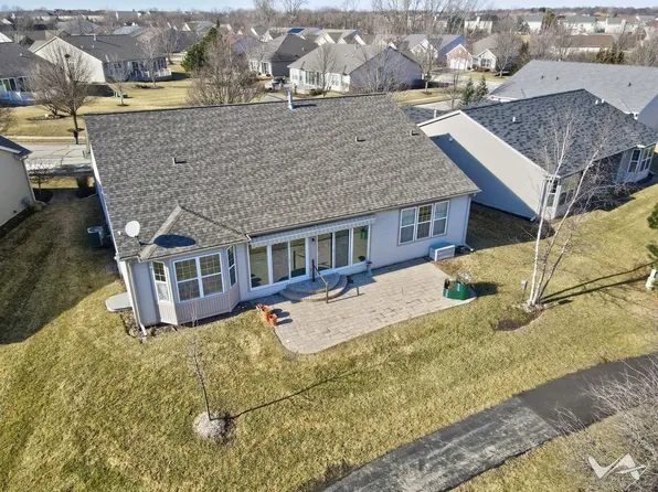 801 Rambling Brook Cir, Elgin, IL 60124