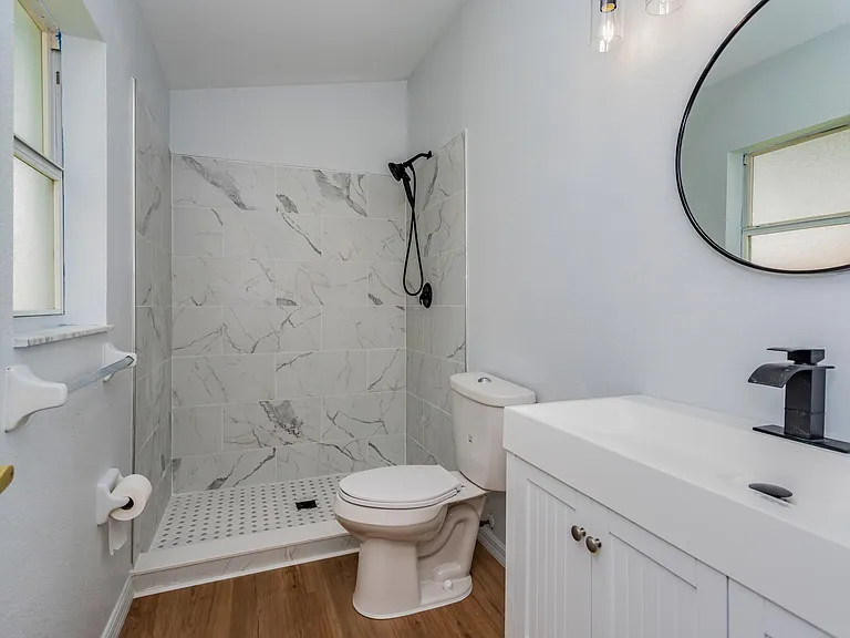 412 Meridian St — Photo 2