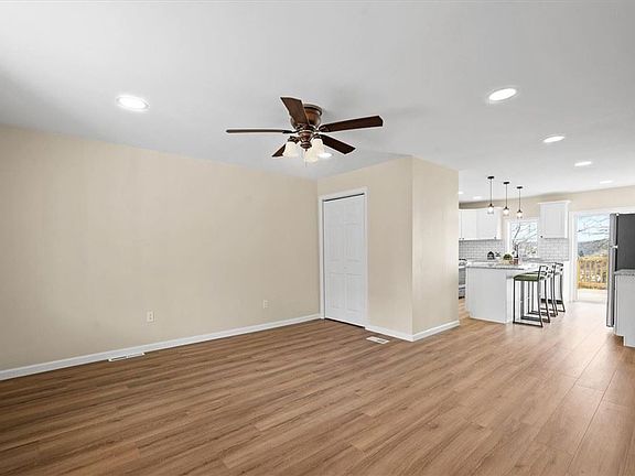 2nd image of 823 Highland Ave