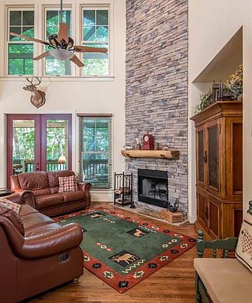 4th image of 53 Rolling Meadow Ln
