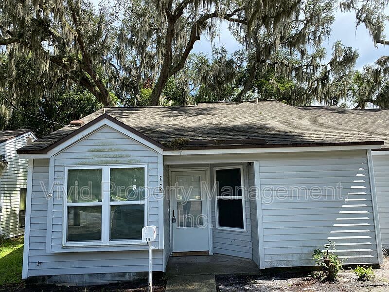 1st image of 217 Ferris St