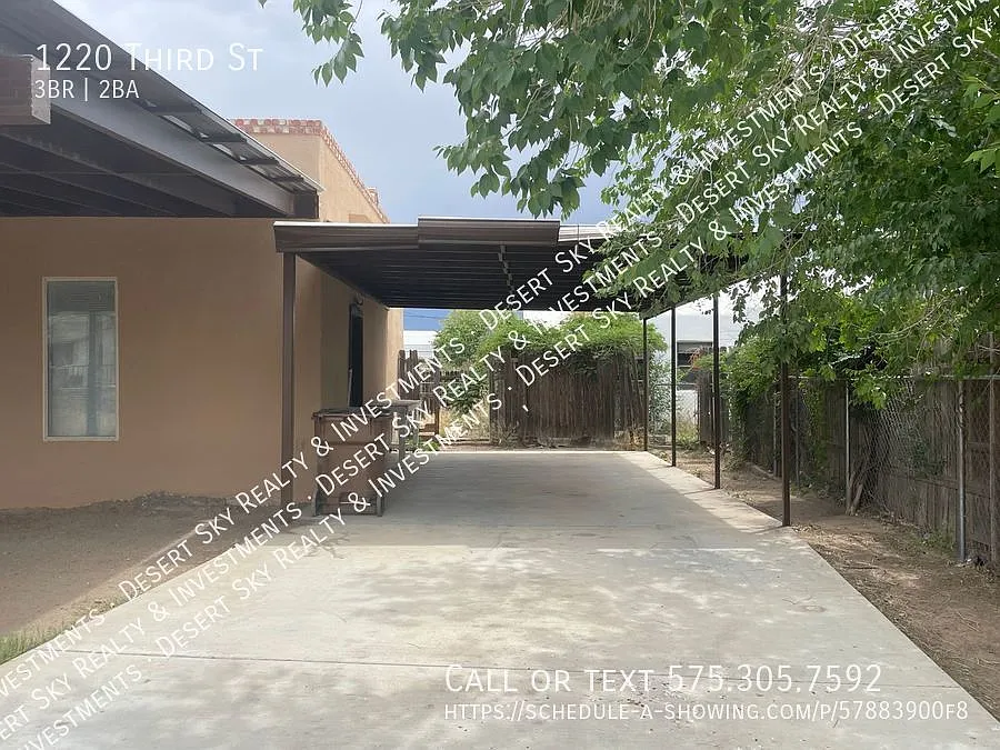3 Bedroom, 2 Bathroom House — Photo 3