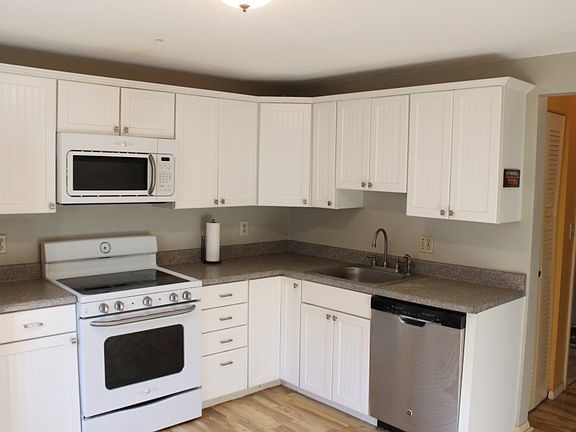 5th image of 220 Bedford St APT 3B