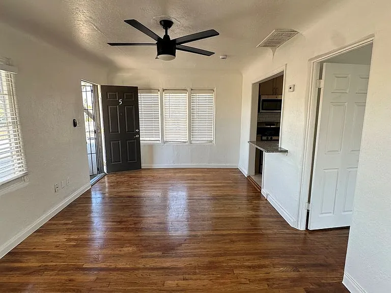 342 W Culver St — Photo 24