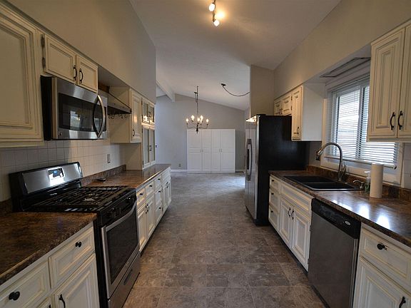 3rd image of 1303 E Elliston Dr