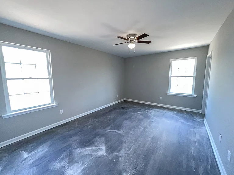 105 Callaway Cres — Photo 11