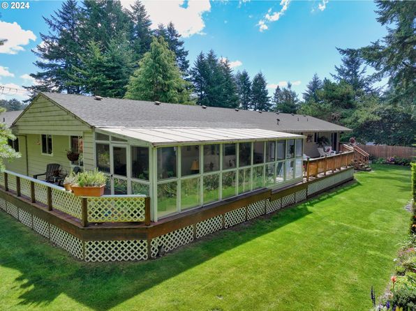 1099 Parkview Dr, Brookings, OR 97415