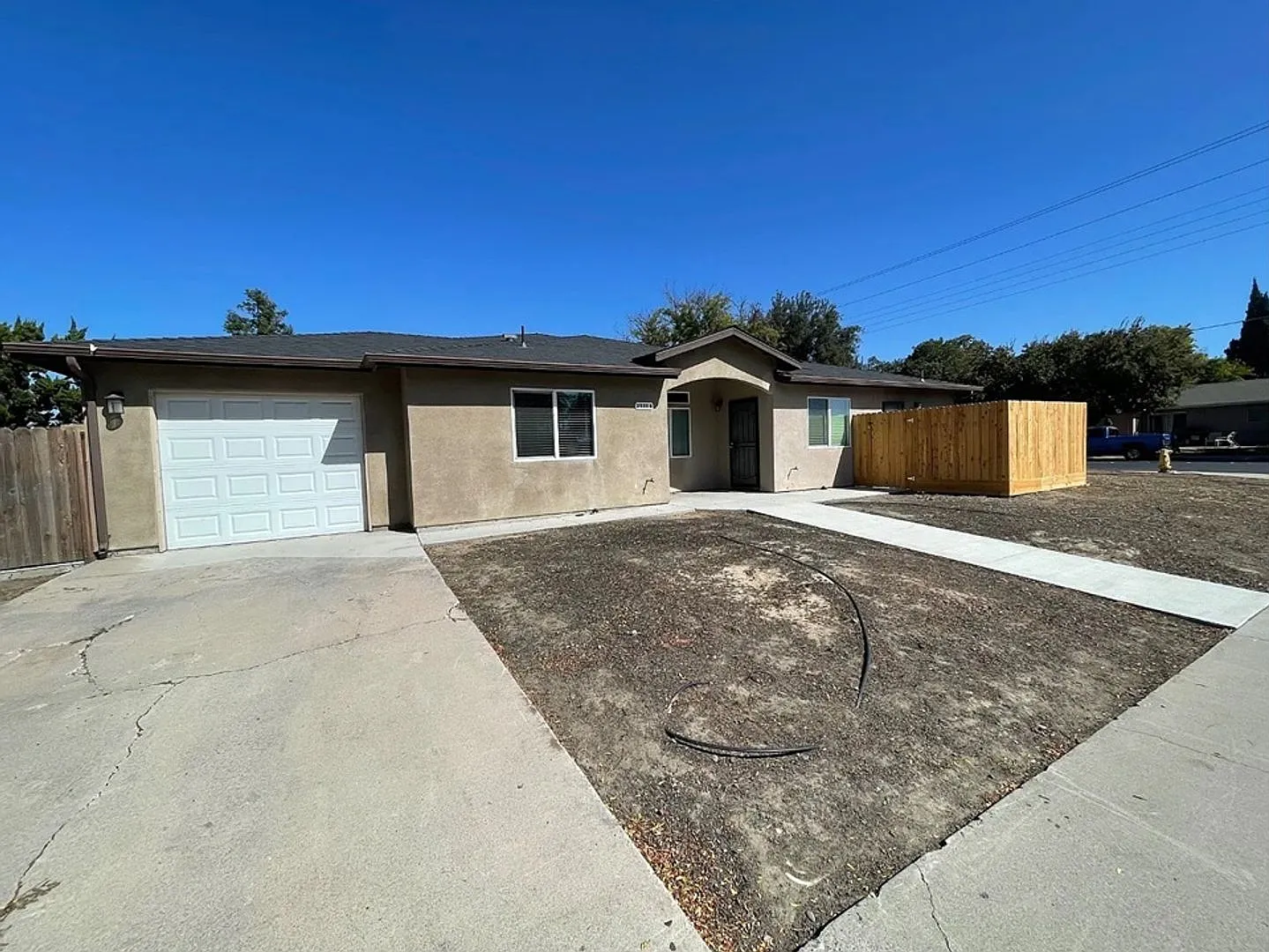 2533 Miller Ave — Photo 1