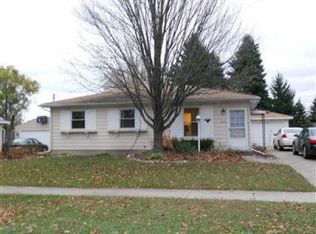 8328 Courtland Dr NE, Rockford, MI 49341