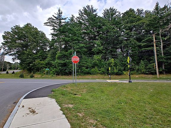 3rd image of 84 Meadow Rd