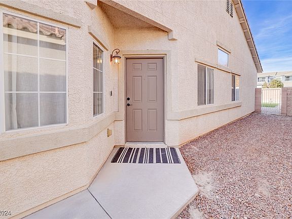 2nd image of 812 Cowboy Cross Ave