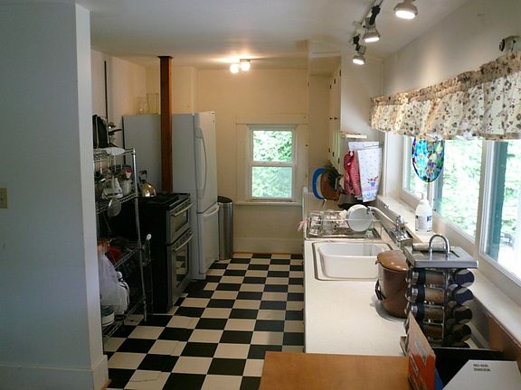 5th image of 2415 N Union Ave