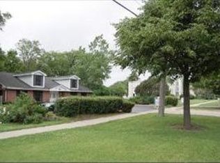 811 E Palatine Rd, Palatine, IL 60074