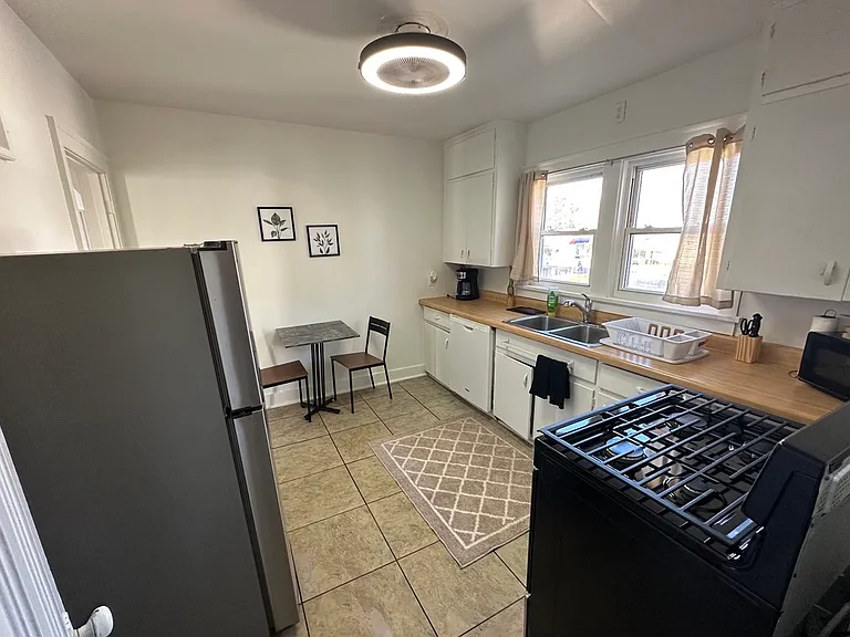 1316 Franklin St #3 — Photo 10
