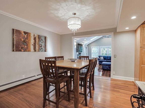 5th image of 7 Leatherstocking Ln