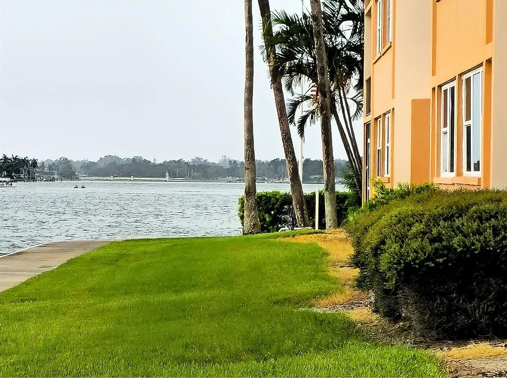 2 bed, 2.0 bath, 1170 sqft, $3,700 — Photo 3