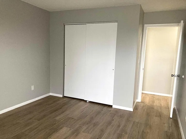 48 Shrewsbury Green Dr #E — Photo 10