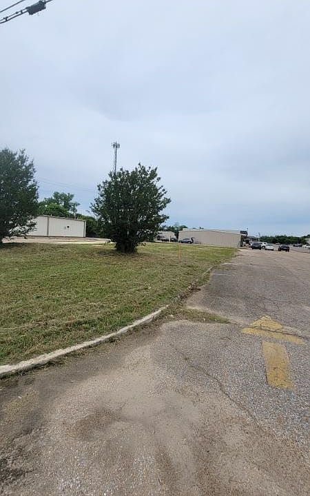 1st image of 123 S Industrial Rd