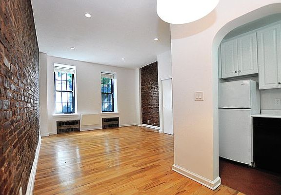 2nd image of 255 W 22nd St APT 1B