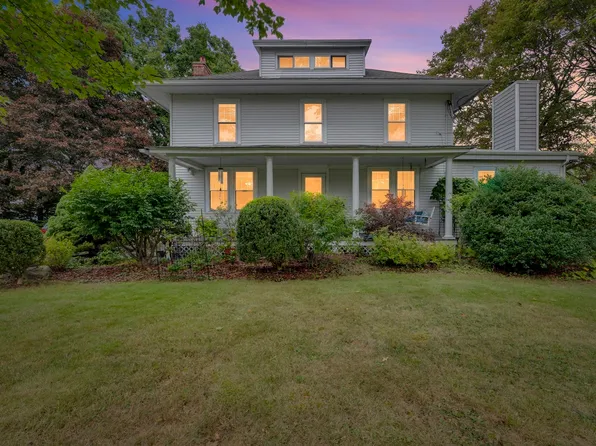 26 Nelson Pl, Worcester, MA 01605