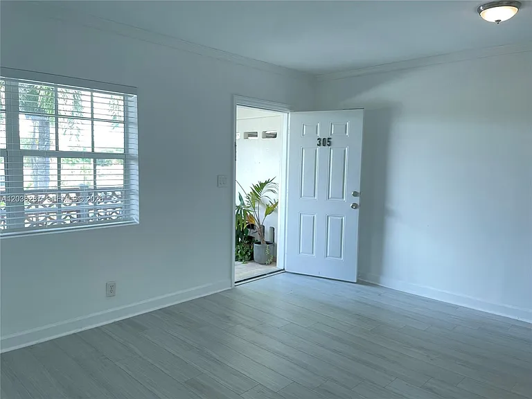1450 NE 170th St #305 — Photo 31
