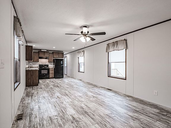 4th image of 44 Lakewood Drive