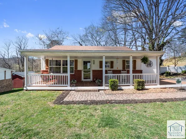 136 Grayleaf Cir, Martinsville, VA 24112