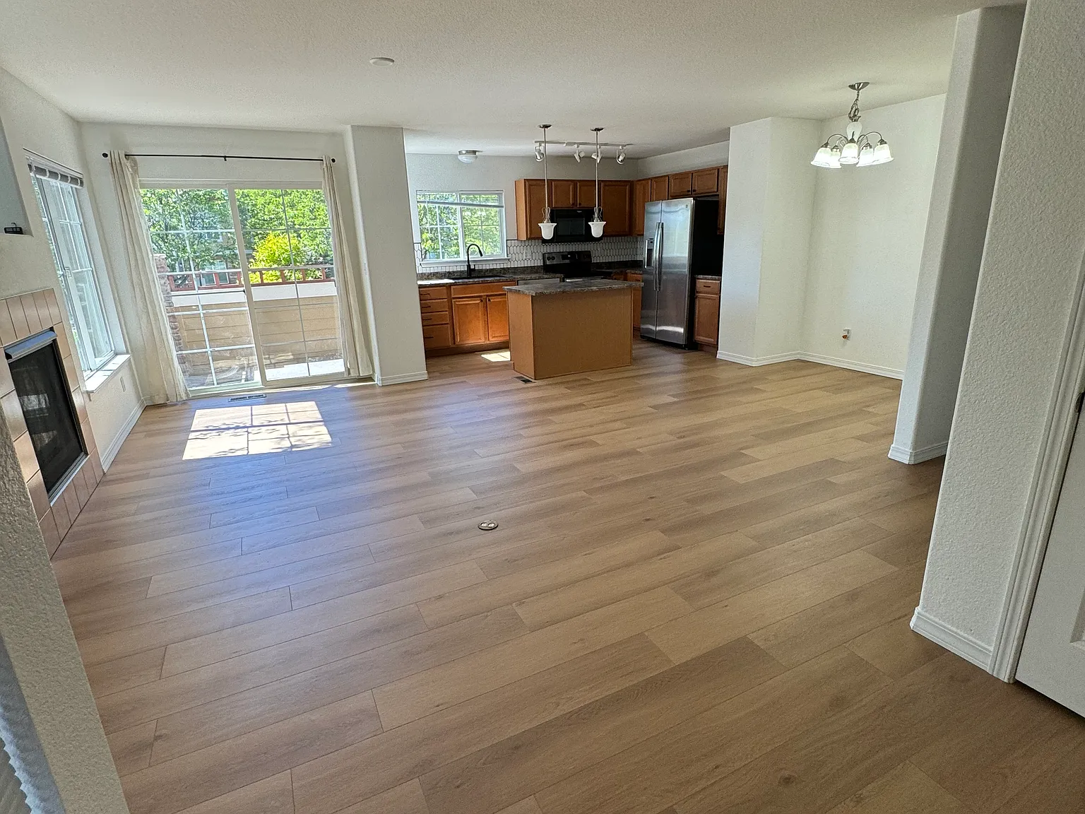 3 bed, 3.5 bath, 1938 sqft, $2,780 — Photo 2