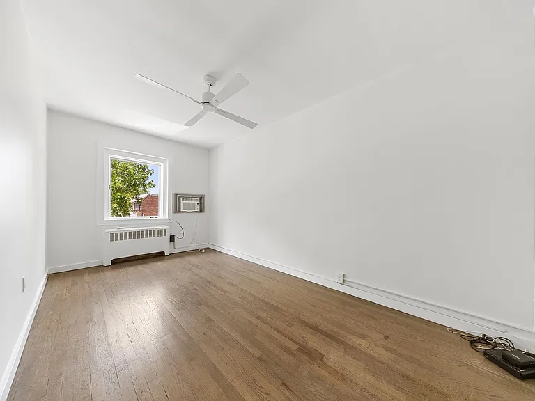 32 College St #2 — Photo 19