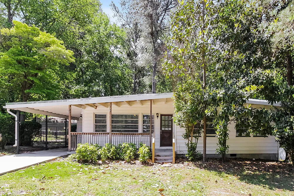 3 bed, 1.0 bath, 1127 sqft, $1,635 — Photo 1
