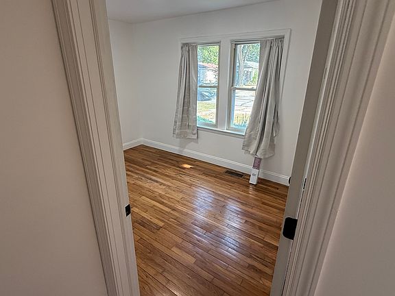 4th image of 18863 Lathers St