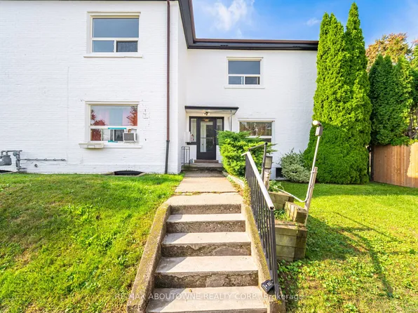 486 Holtby Ave #3, Burlington, ON L7R 2R3