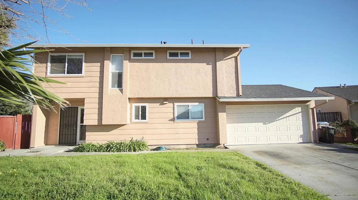 3024 Bluewater Ct photo 1