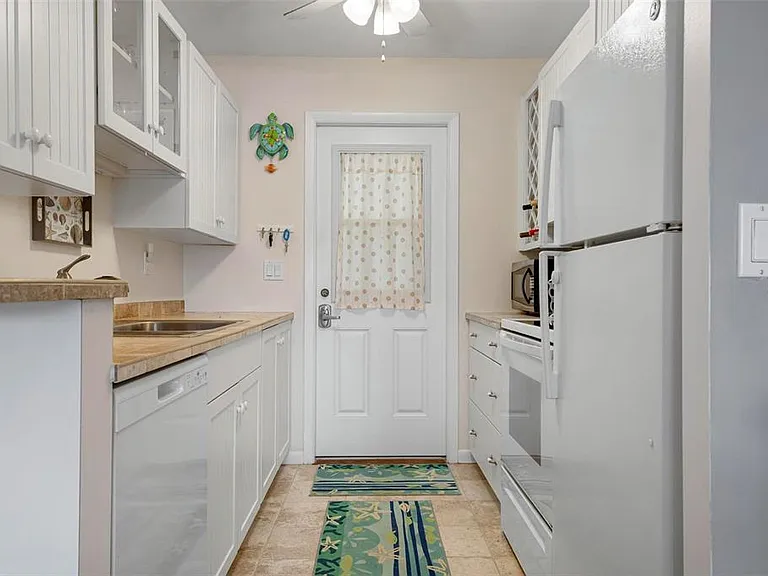 3808 Gulf Of Mexico Dr #E205 — Photo 2