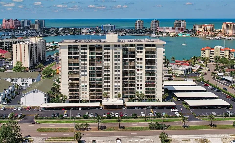 400 Island Way #206