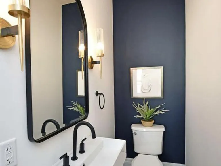 216 E 8th St #2 — Photo 12
