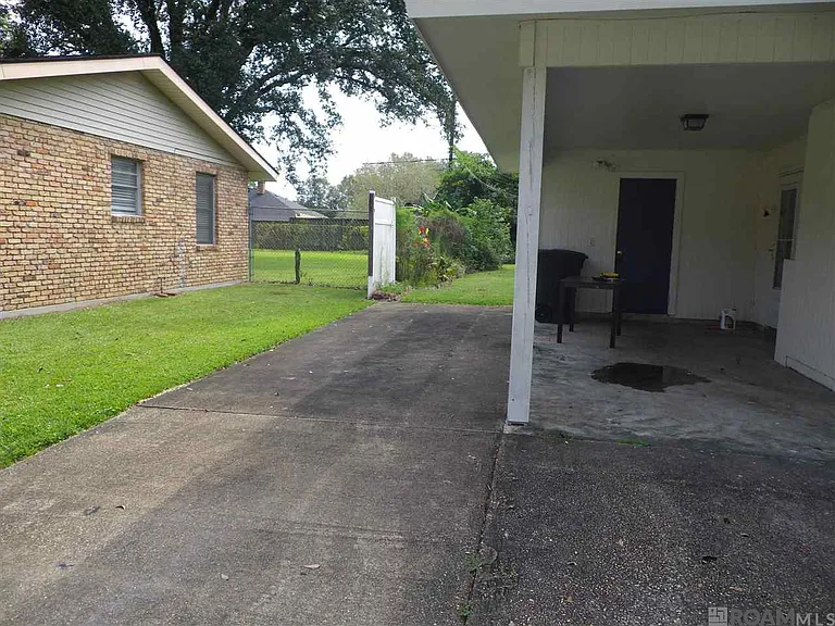 4085 Fleet Dr — Photo 2