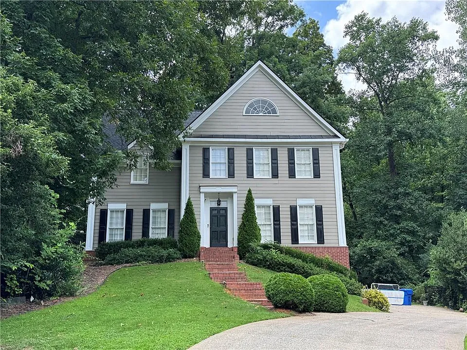 18 Dean Overlook NW