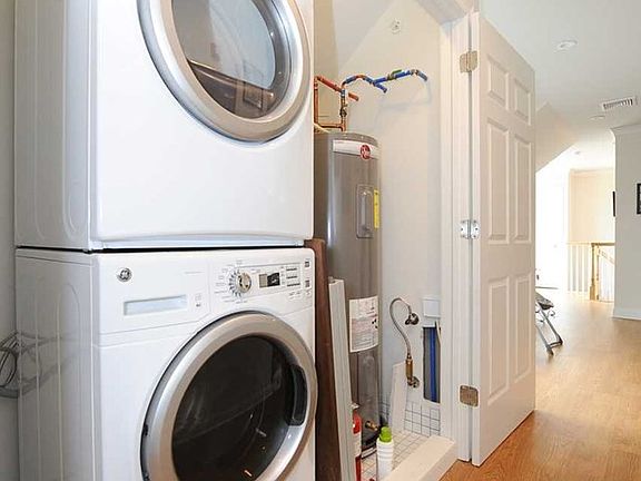 4th image of 201-205 Franklin Ave Unit 205D
