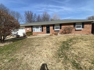 153 Twin Lake Dr, Swansea, IL