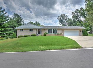 19 Valley Dr, Decatur, IL 62526