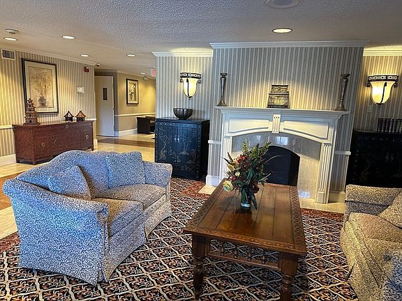 5th image of 1004 Paradise Rd APT 1K