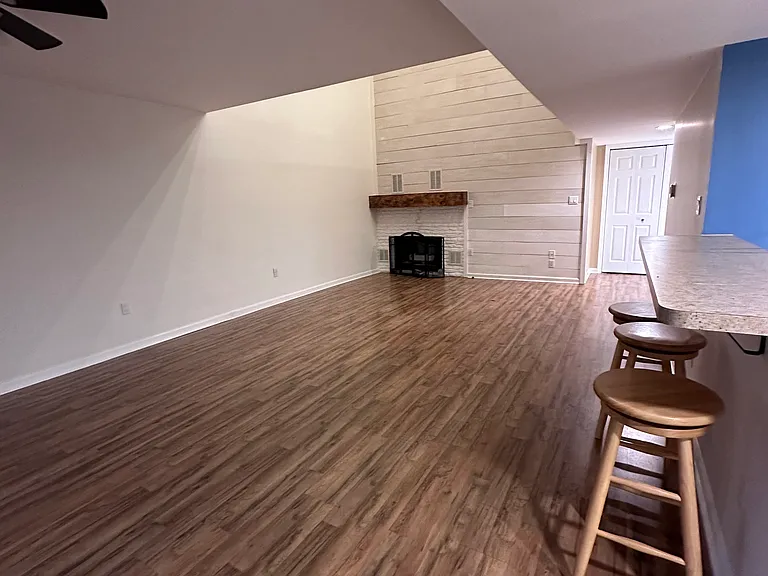 619 Cedar Ridge Ln — Photo 4