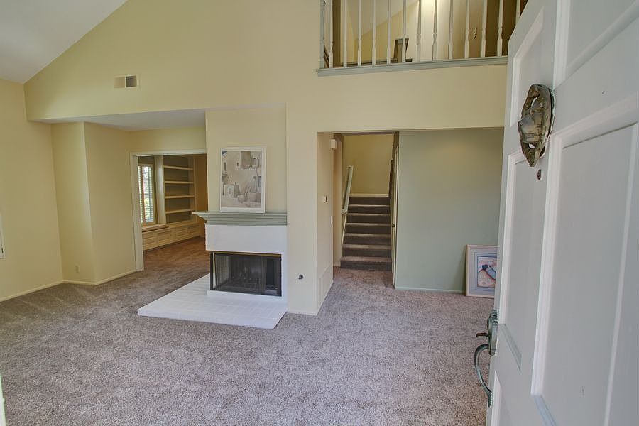 Living Room W/Fireplace