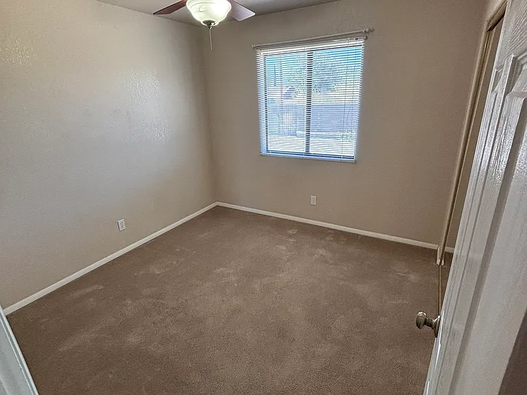2280 E McVicar Ave — Photo 9