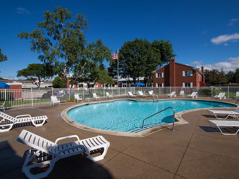 Holiday Center Apartments — Photo 8
