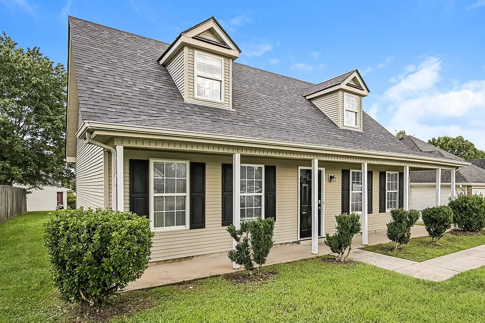 3 bed, 2.0 bath, 1428 sqft, $1,900 — Photo 4