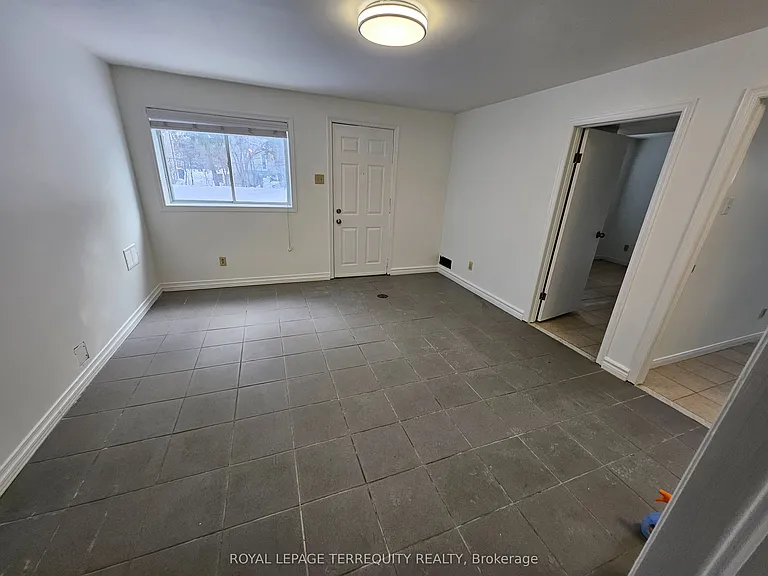 557 Lawrence Ave W — Photo 29