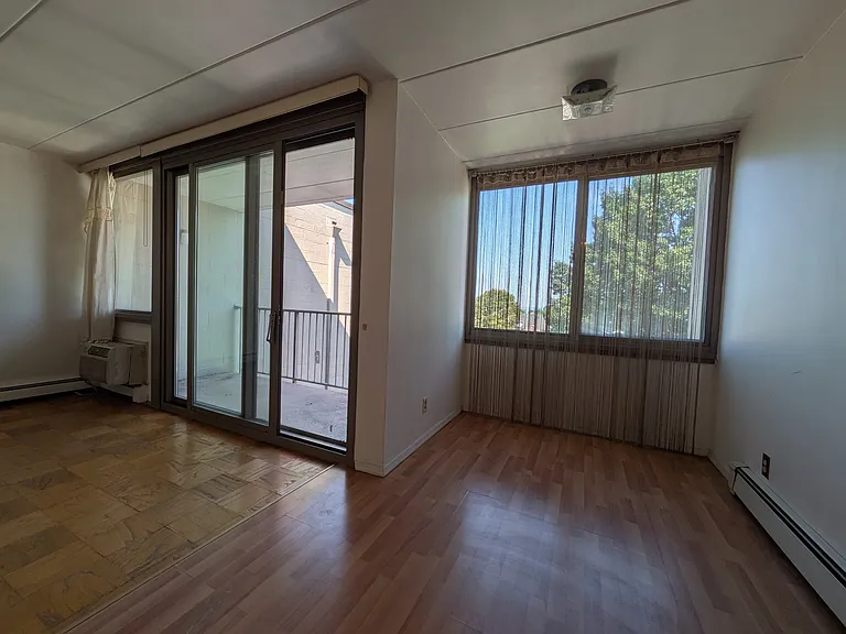 515 Anderson Ave — Photo 6