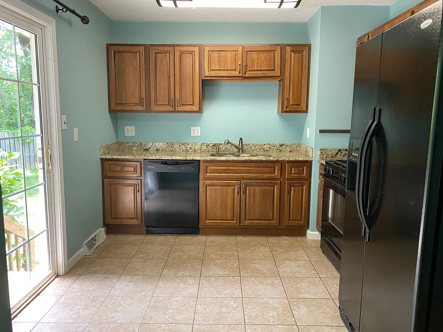 3 bed, $1,600 — Photo 4